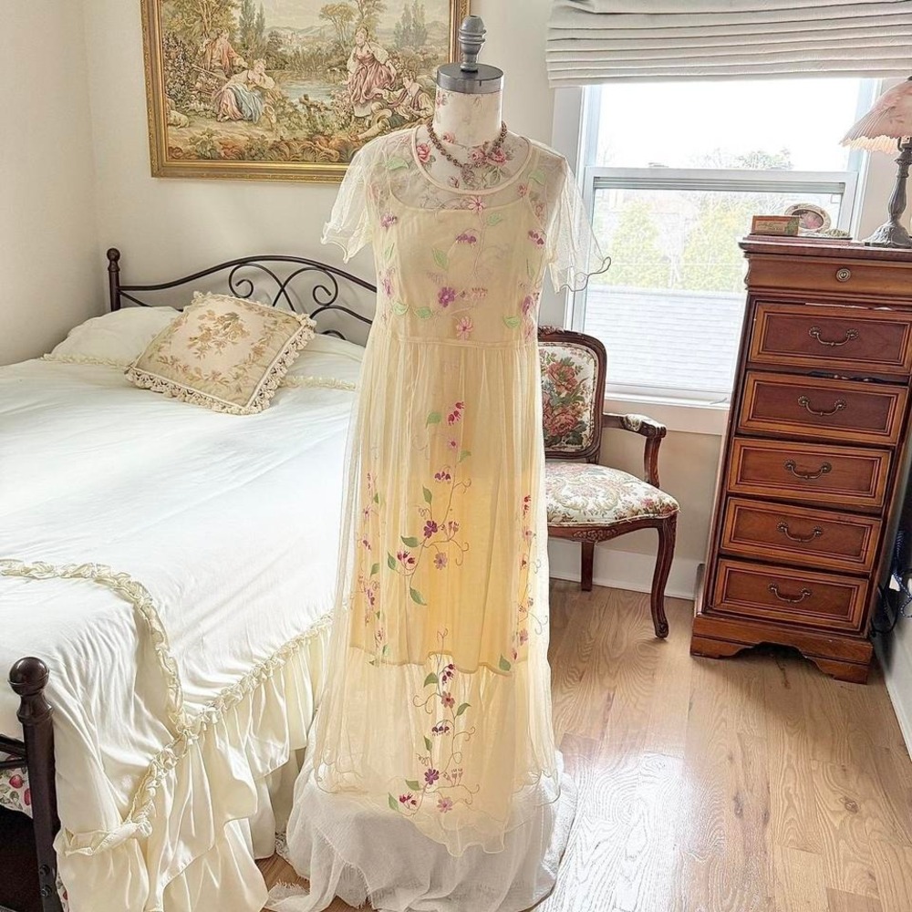 yellow floral embroidered dress  90s april cornell yellow embroidered‎ gown set